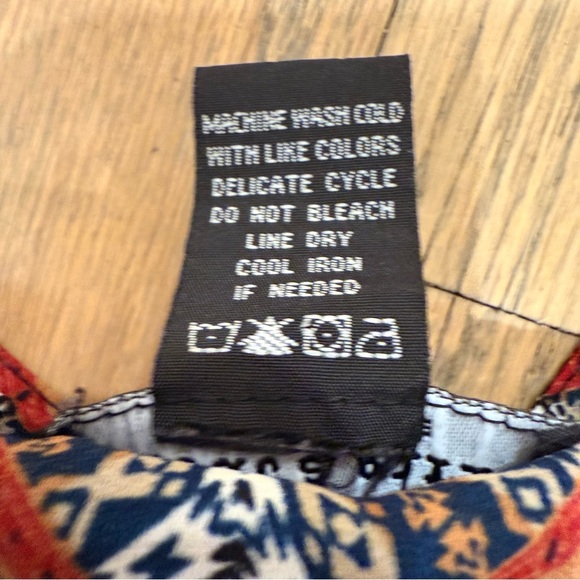 About A Girl Los Angeles Polyester Aztec Multi Color Blouse Top Size X-Large - Picture 12 of 12